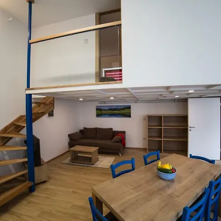 Emonca Apartment *